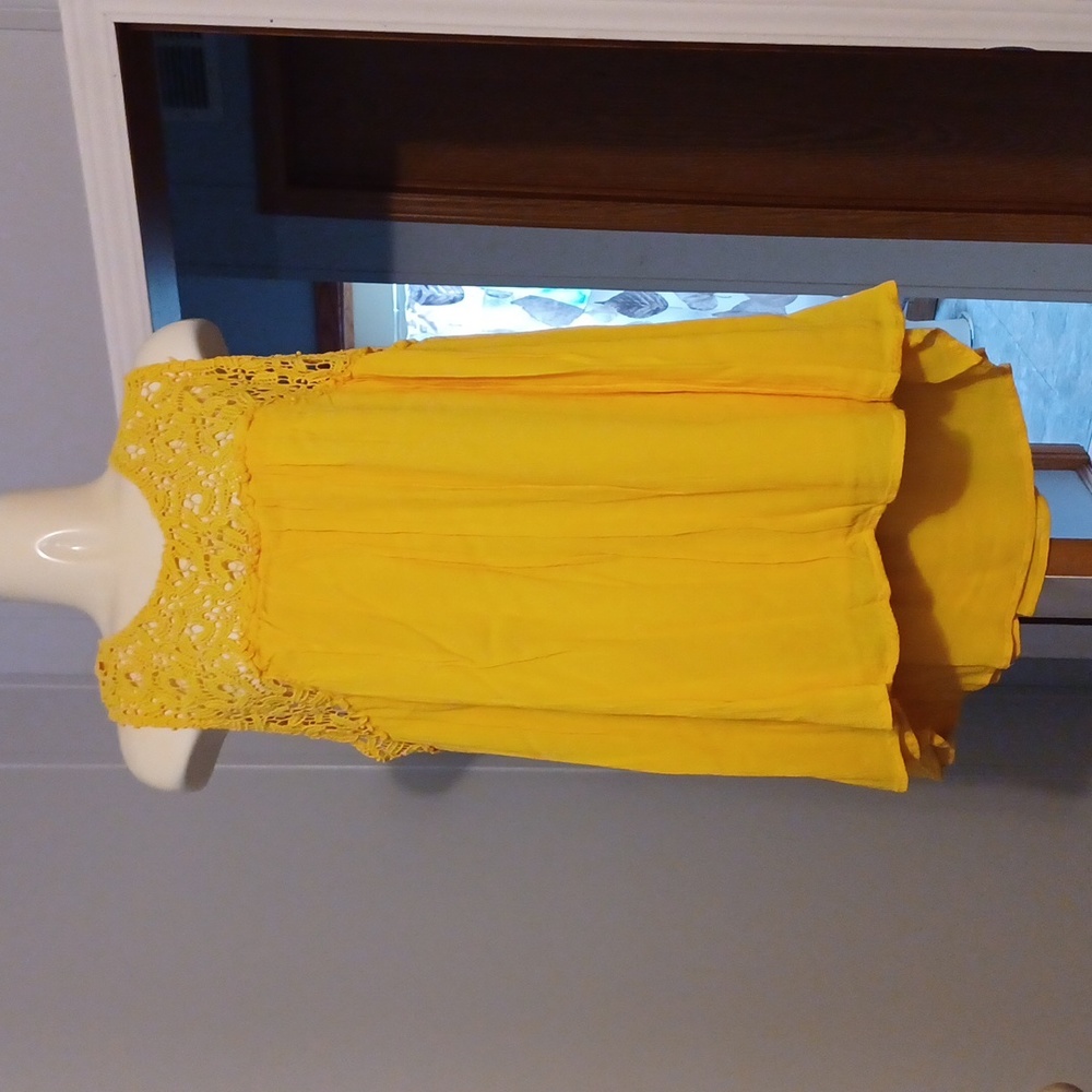 Golden yellow top